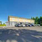 Golf-View Erie Condo With Porch About 4 Mi To Lake